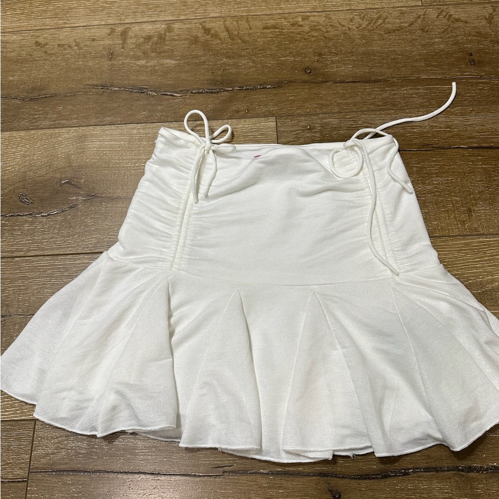 Edikted Small White Pleated Mini Skirt NWOT